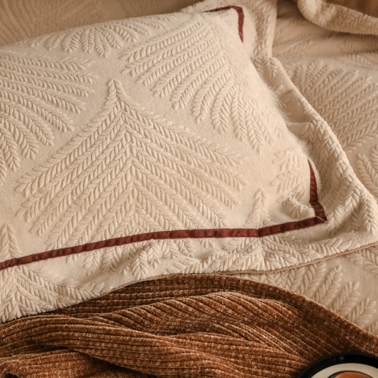 91家纺网 家纺一手货源 找家纺 （总）玉宇阁家居 2025新款加厚牛奶绒浮雕工艺款四件套