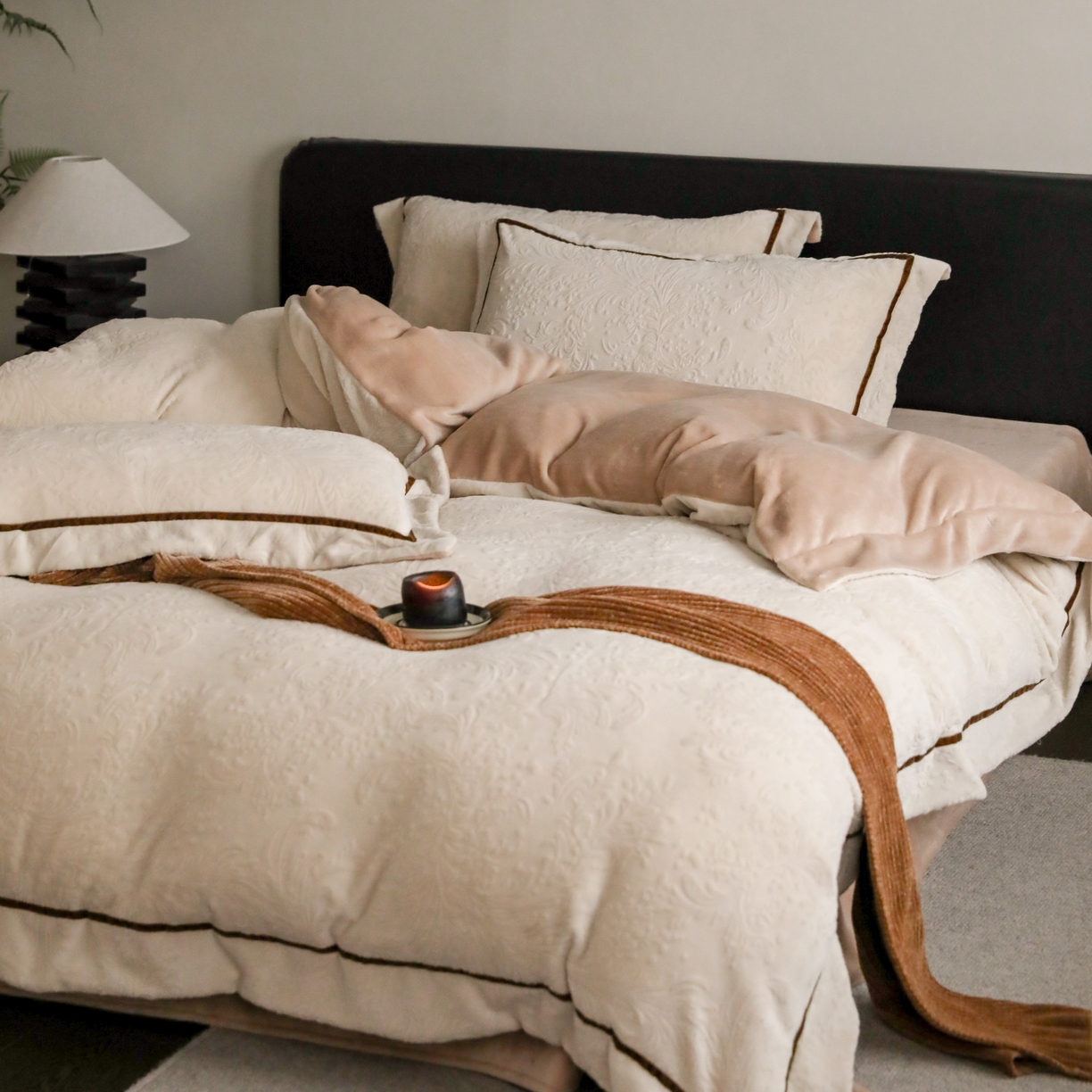 91家纺网 家纺一手货源 找家纺 玉宇阁家居 2025新款加厚牛奶绒浮雕工艺款四件套 大提花牛奶绒织带款-绮梦