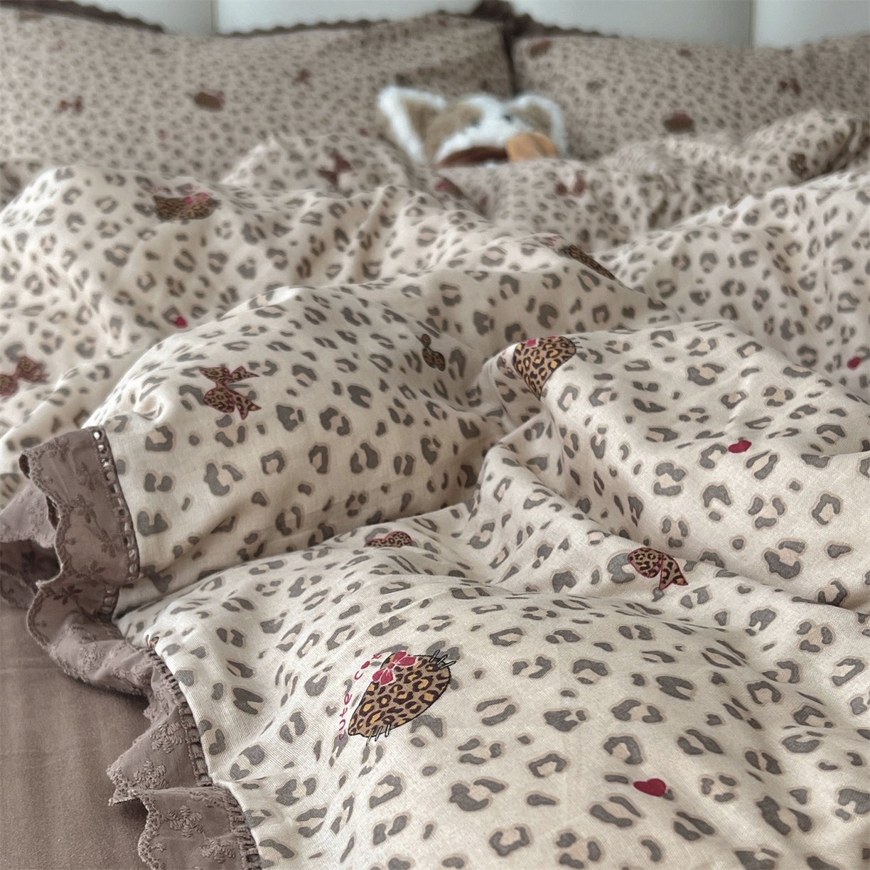 91家纺网 家纺一手货源 找家纺 荣轩2025新款全棉双层纱镂空花边工艺款四件套（铺床版）挚爱