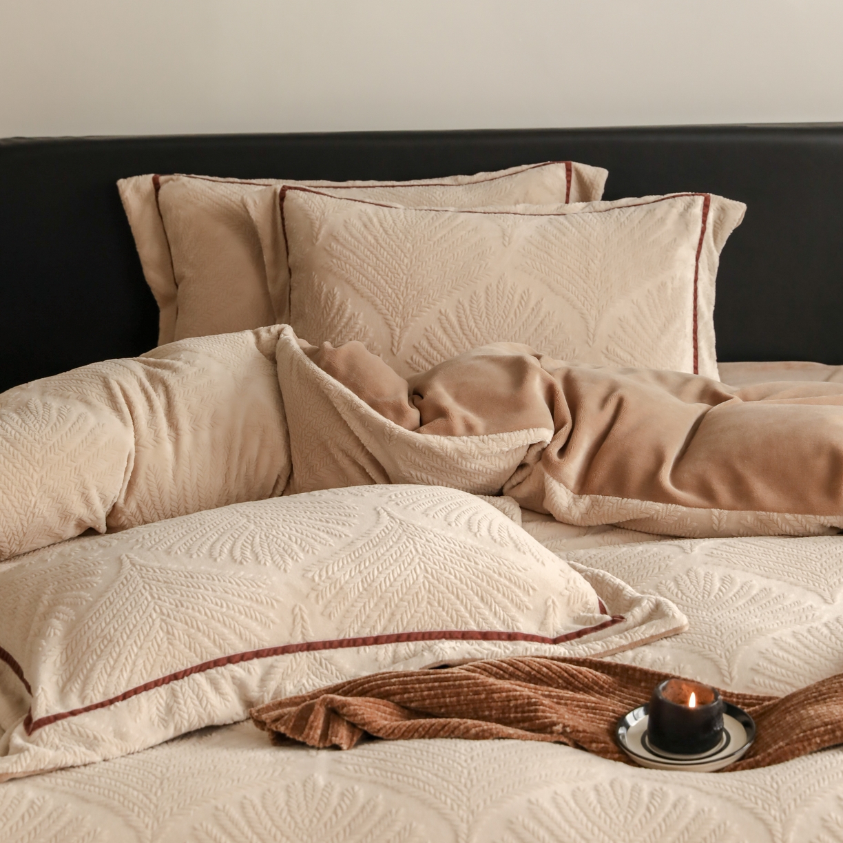 91家纺网 家纺一手货源 找家纺 玉宇阁家居 2025新款加厚牛奶绒浮雕工艺款四件套 大提花牛奶绒织带款-稻香-米咖