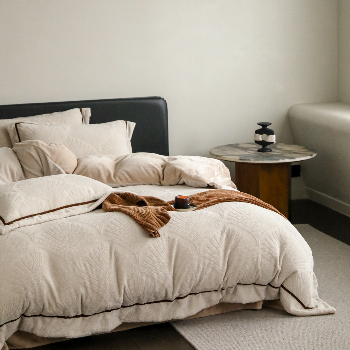 91家纺网 家纺一手货源 找家纺 玉宇阁家居 2025新款加厚牛奶绒浮雕工艺款四件套 大提花牛奶绒织带款-稻香-奶灰