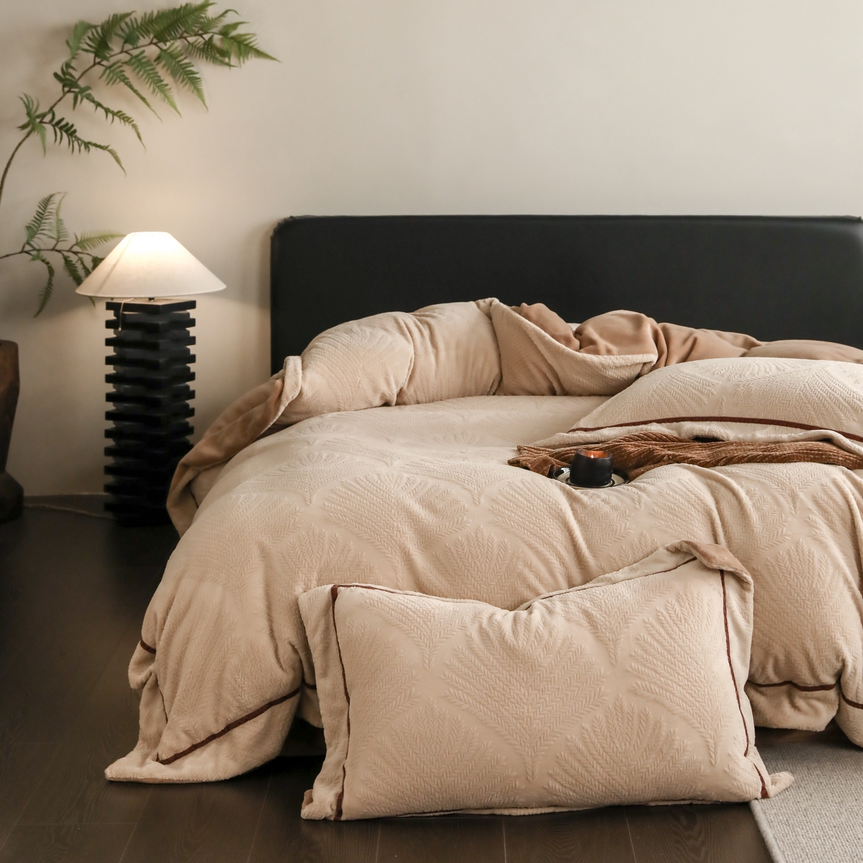 91家纺网 家纺一手货源 找家纺 玉宇阁家居 2025新款加厚牛奶绒浮雕工艺款四件套 大提花牛奶绒织带款-稻香-米咖