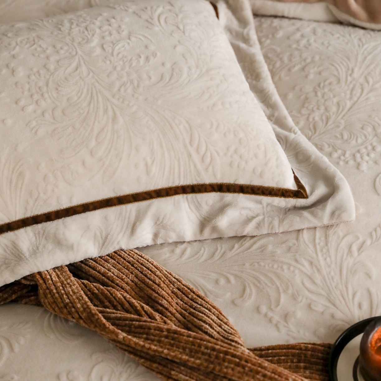 91家纺网 家纺一手货源 找家纺 玉宇阁家居 2025新款加厚牛奶绒浮雕工艺款四件套 大提花牛奶绒织带款-绮梦