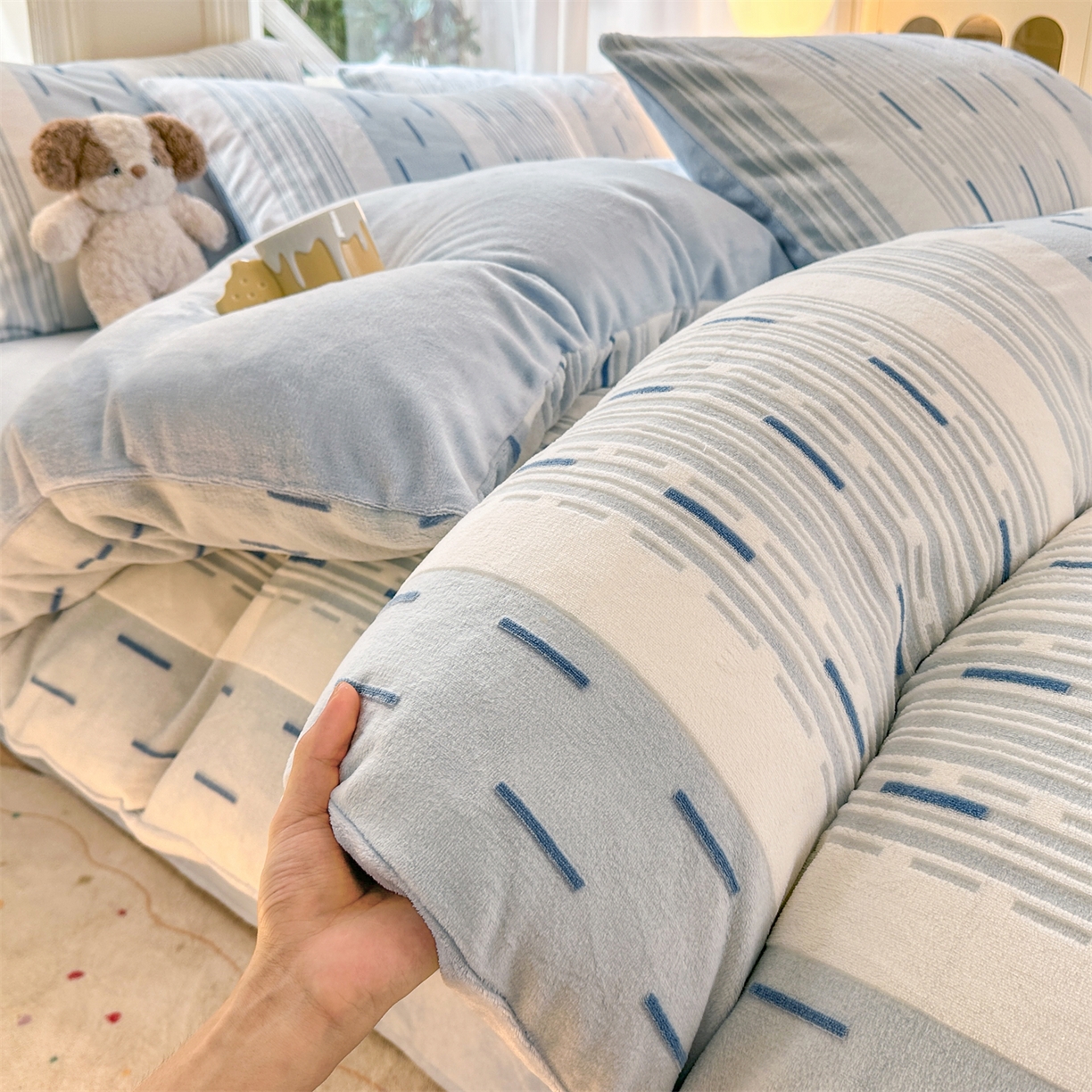 91家纺网 家纺一手货源 找家纺 （总）灰鲸 2025新款立体雕花牛奶绒四件套