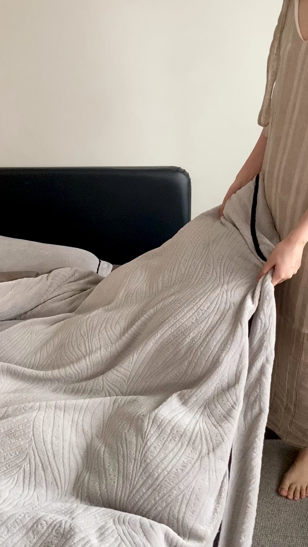 91家纺网 家纺一手货源 找家纺 玉宇阁家居 2025新款加厚牛奶绒浮雕工艺款四件套 大提花牛奶绒织带款-稻香-奶灰