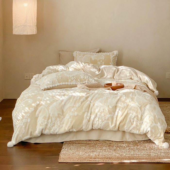 91家纺网 家纺一手货源 找家纺 玉宇阁家居 2025新款亲肤舒适兔毛雕花绒提花雕花牛奶绒四件套-雪国来信 控价：238/318/338/328/328/338（券后控价） 雪国来信-苏黎白茶