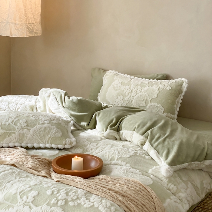 91家纺网 家纺一手货源 找家纺 玉宇阁家居 2025新款亲肤舒适兔毛雕花绒提花雕花牛奶绒四件套-雪国来信 控价：238/318/338/328/328/338（券后控价） 雪国来信-橡木苔