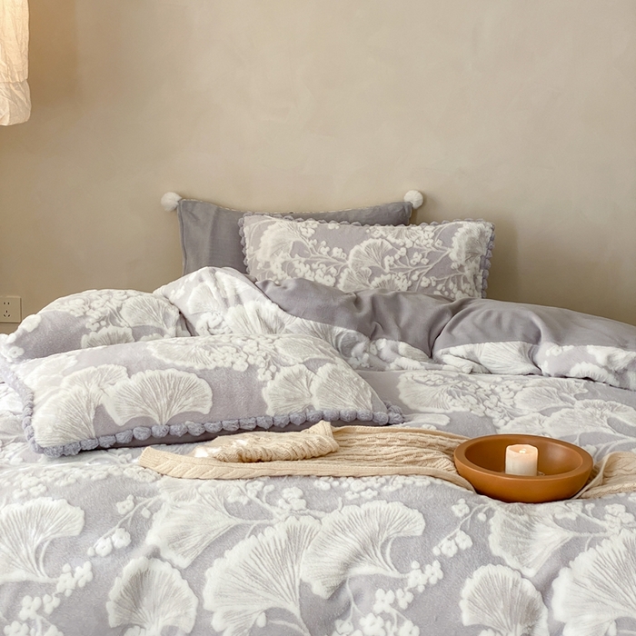 91家纺网 家纺一手货源 找家纺 玉宇阁家居 2025新款亲肤舒适兔毛雕花绒提花雕花牛奶绒四件套-雪国来信 控价：238/318/338/328/328/338（券后控价） 雪国来信-晨曦蓝