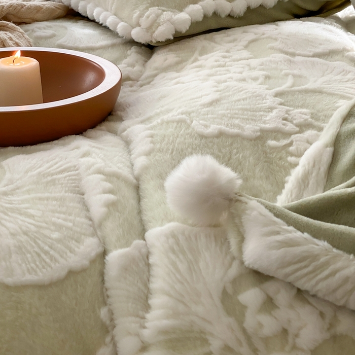 91家纺网 家纺一手货源 找家纺 玉宇阁家居 2025新款亲肤舒适兔毛雕花绒提花雕花牛奶绒四件套-雪国来信 控价：238/318/338/328/328/338（券后控价） 雪国来信-橡木苔