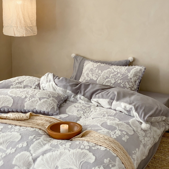 91家纺网 家纺一手货源 找家纺 玉宇阁家居 2025新款亲肤舒适兔毛雕花绒提花雕花牛奶绒四件套-雪国来信 控价：238/318/338/328/328/338（券后控价） 雪国来信-晨曦蓝