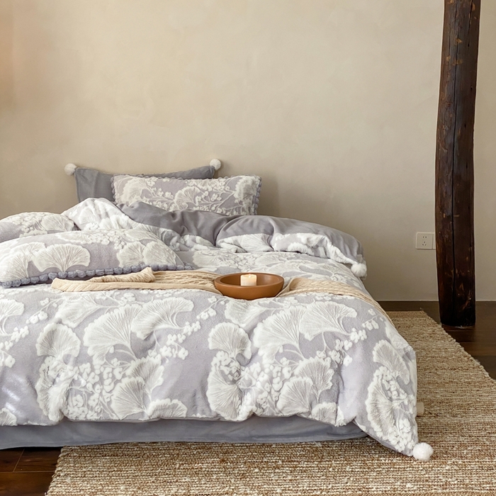 91家纺网 家纺一手货源 找家纺 玉宇阁家居 2025新款亲肤舒适兔毛雕花绒提花雕花牛奶绒四件套-雪国来信 控价：238/318/338/328/328/338（券后控价） 雪国来信-晨曦蓝