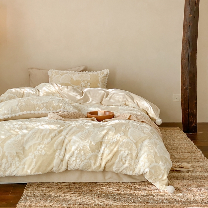 91家纺网 家纺一手货源 找家纺 玉宇阁家居 2025新款亲肤舒适兔毛雕花绒提花雕花牛奶绒四件套-雪国来信 控价：238/318/338/328/328/338（券后控价） 雪国来信-苏黎白茶