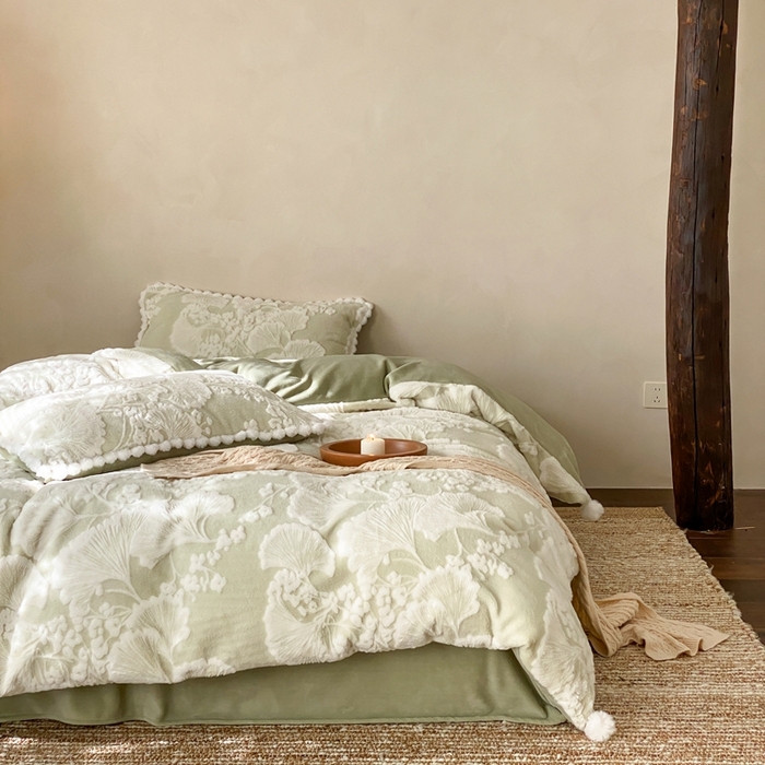 91家纺网 家纺一手货源 找家纺 玉宇阁家居 2025新款亲肤舒适兔毛雕花绒提花雕花牛奶绒四件套-雪国来信 控价：238/318/338/328/328/338（券后控价） 雪国来信-橡木苔