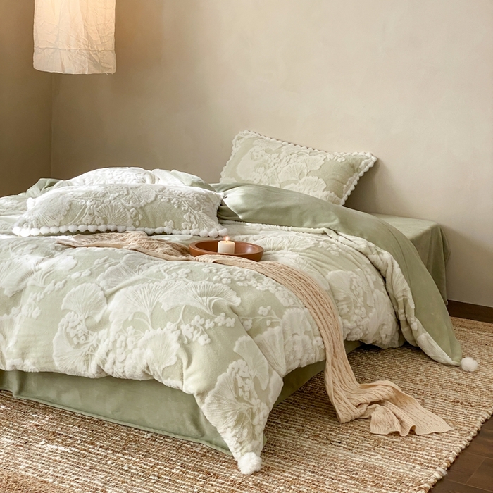 91家纺网 家纺一手货源 找家纺 玉宇阁家居 2025新款亲肤舒适兔毛雕花绒提花雕花牛奶绒四件套-雪国来信 控价：238/318/338/328/328/338（券后控价） 雪国来信-橡木苔