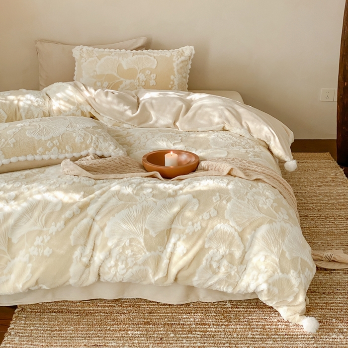 91家纺网 家纺一手货源 找家纺 玉宇阁家居 2025新款亲肤舒适兔毛雕花绒提花雕花牛奶绒四件套-雪国来信 控价：238/318/338/328/328/338（券后控价） 雪国来信-苏黎白茶