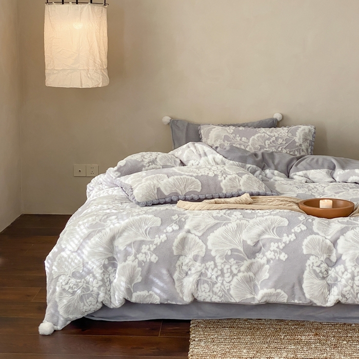 91家纺网 家纺一手货源 找家纺 玉宇阁家居 2025新款亲肤舒适兔毛雕花绒提花雕花牛奶绒四件套-雪国来信 控价：238/318/338/328/328/338（券后控价） 雪国来信-晨曦蓝