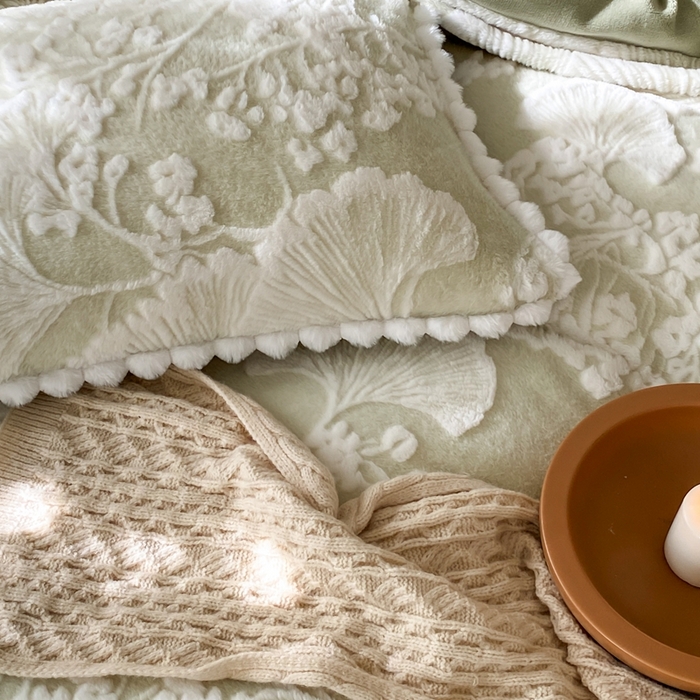 91家纺网 家纺一手货源 找家纺 玉宇阁家居 2025新款亲肤舒适兔毛雕花绒提花雕花牛奶绒四件套-雪国来信 控价：238/318/338/328/328/338（券后控价） 雪国来信-橡木苔