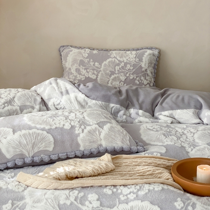 91家纺网 家纺一手货源 找家纺 玉宇阁家居 2025新款亲肤舒适兔毛雕花绒提花雕花牛奶绒四件套-雪国来信 控价：238/318/338/328/328/338（券后控价） 雪国来信-晨曦蓝