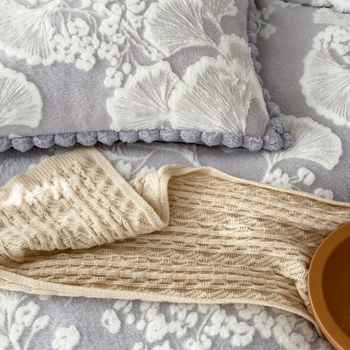 91家纺网 家纺一手货源 找家纺 玉宇阁家居 2025新款亲肤舒适兔毛雕花绒提花雕花牛奶绒四件套-雪国来信 控价：238/318/338/328/328/338（券后控价） 雪国来信-晨曦蓝