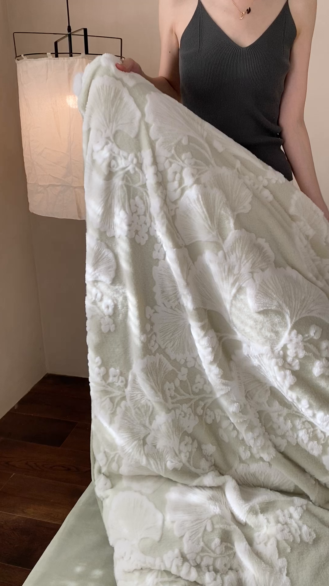 91家纺网 家纺一手货源 找家纺 玉宇阁家居 2025新款亲肤舒适兔毛雕花绒提花雕花牛奶绒四件套-雪国来信 控价：238/318/338/328/328/338（券后控价） 雪国来信-橡木苔