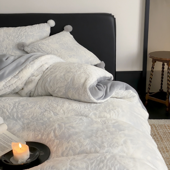 91家纺网 家纺一手货源 找家纺 （总）玉宇阁家居 2025新款亲肤舒适兔毛雕花绒提花雕花牛奶绒四件套-浮雕的纹理 控价：228/305/315/315/315/335（券后控价）