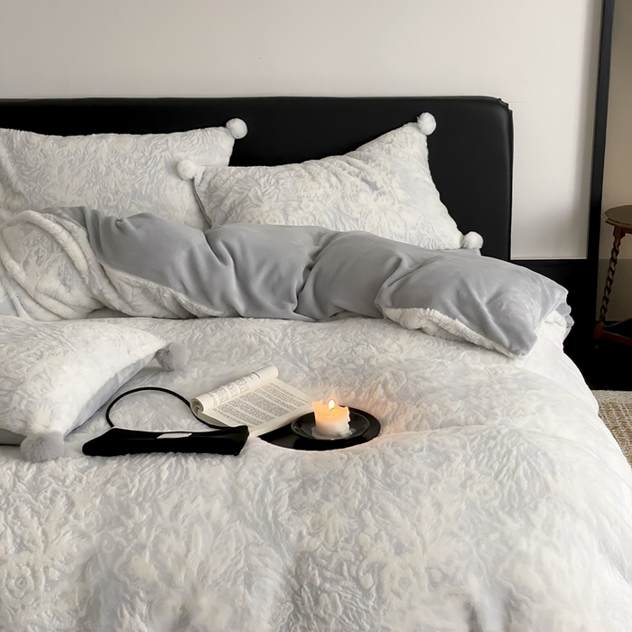 91家纺网 家纺一手货源 找家纺 （总）玉宇阁家居 2025新款亲肤舒适兔毛雕花绒提花雕花牛奶绒四件套-浮雕的纹理 控价：228/305/315/315/315/335（券后控价）