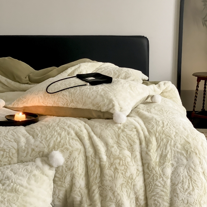 91家纺网 家纺一手货源 找家纺 玉宇阁家居 2025新款亲肤舒适兔毛雕花绒提花雕花牛奶绒四件套-浮雕的纹理 控价：228/305/315/315/315/335（券后控价） 浮雕的纹理-橡木苔绿