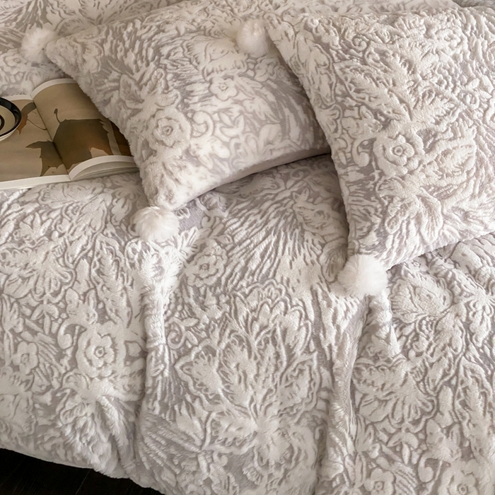 91家纺网 家纺一手货源 找家纺 玉宇阁家居 2025新款亲肤舒适兔毛雕花绒提花雕花牛奶绒四件套-浮雕的纹理 控价：228/305/315/315/315/335（券后控价） 浮雕的纹理-香芋啵啵