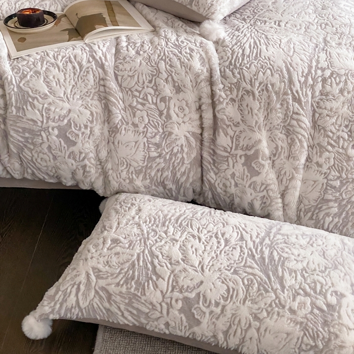 91家纺网 家纺一手货源 找家纺 玉宇阁家居 2025新款亲肤舒适兔毛雕花绒提花雕花牛奶绒四件套-浮雕的纹理 控价：228/305/315/315/315/335（券后控价） 浮雕的纹理-香芋啵啵