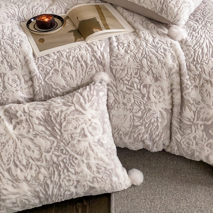 91家纺网 家纺一手货源 找家纺 玉宇阁家居 2025新款亲肤舒适兔毛雕花绒提花雕花牛奶绒四件套-浮雕的纹理 控价：228/305/315/315/315/335（券后控价） 浮雕的纹理-香芋啵啵