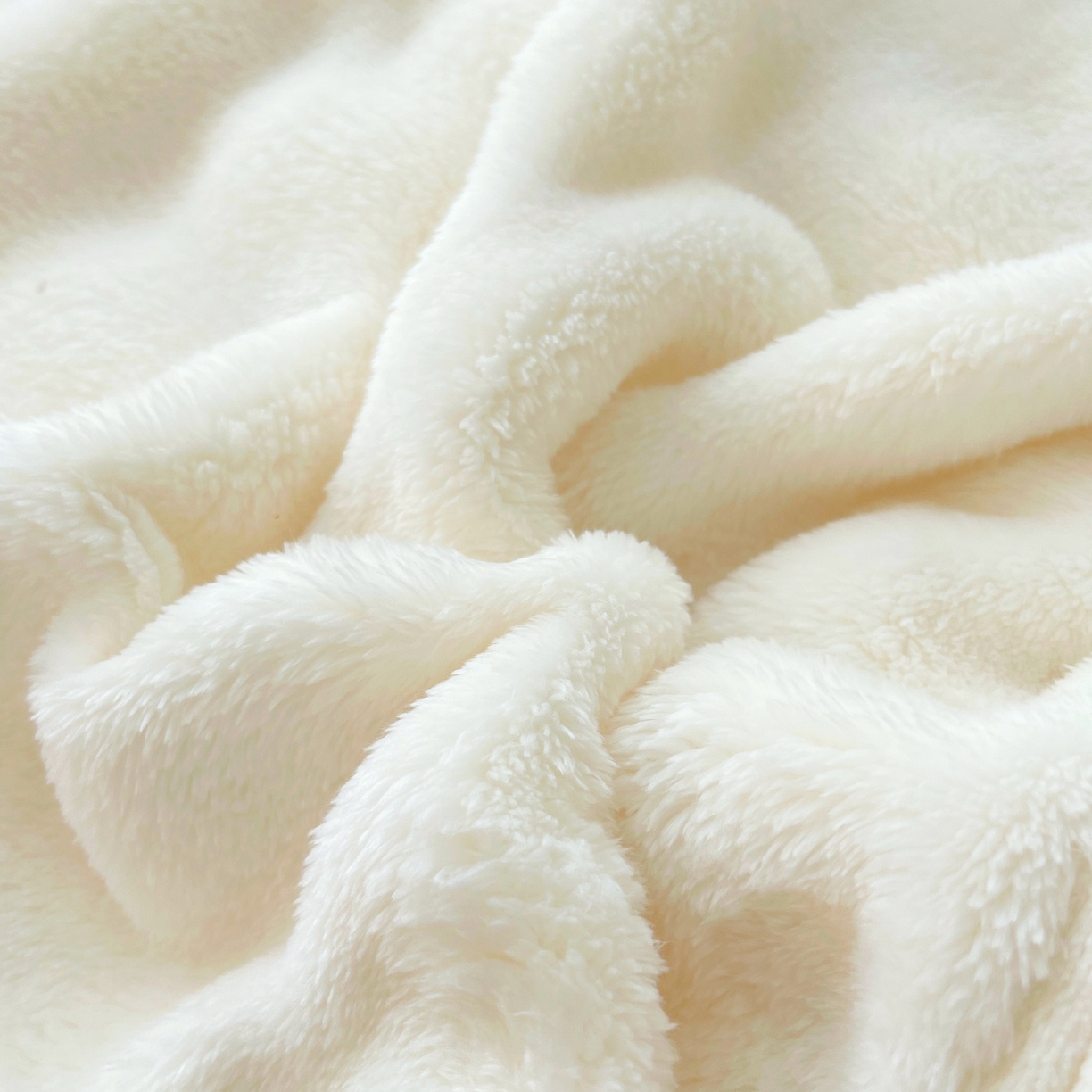 91家纺网 家纺一手货源 找家纺 雨彤家纺 2025新款泡泡牛奶绒单人枕巾 牛奶绒枕巾-奶油白 50*105cm（适合1米枕头）