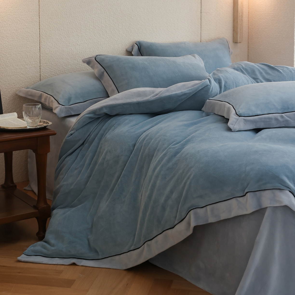 91家纺网 家纺一手货源 找家纺 万盛家纺 2025新款牛奶绒宽边黑麻绳四件套最新图 冰雪蓝-水冰蓝