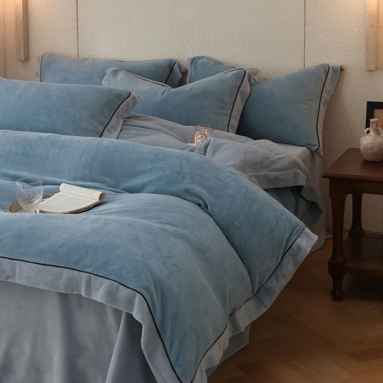 91家纺网 家纺一手货源 找家纺 万盛家纺 2025新款牛奶绒宽边黑麻绳四件套最新图 冰雪蓝-水冰蓝