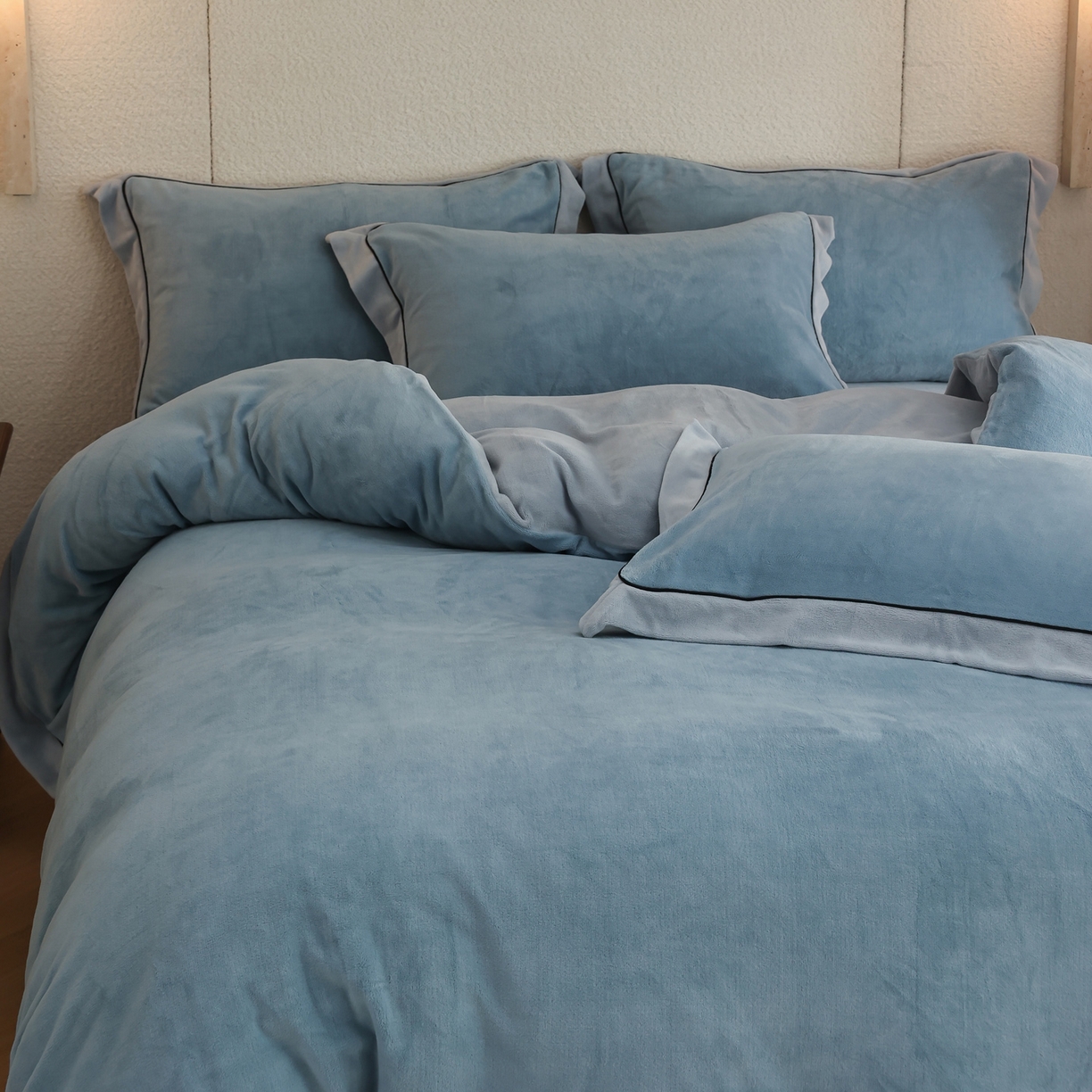 91家纺网 家纺一手货源 找家纺 万盛家纺 2025新款牛奶绒宽边黑麻绳四件套最新图 冰雪蓝-水冰蓝