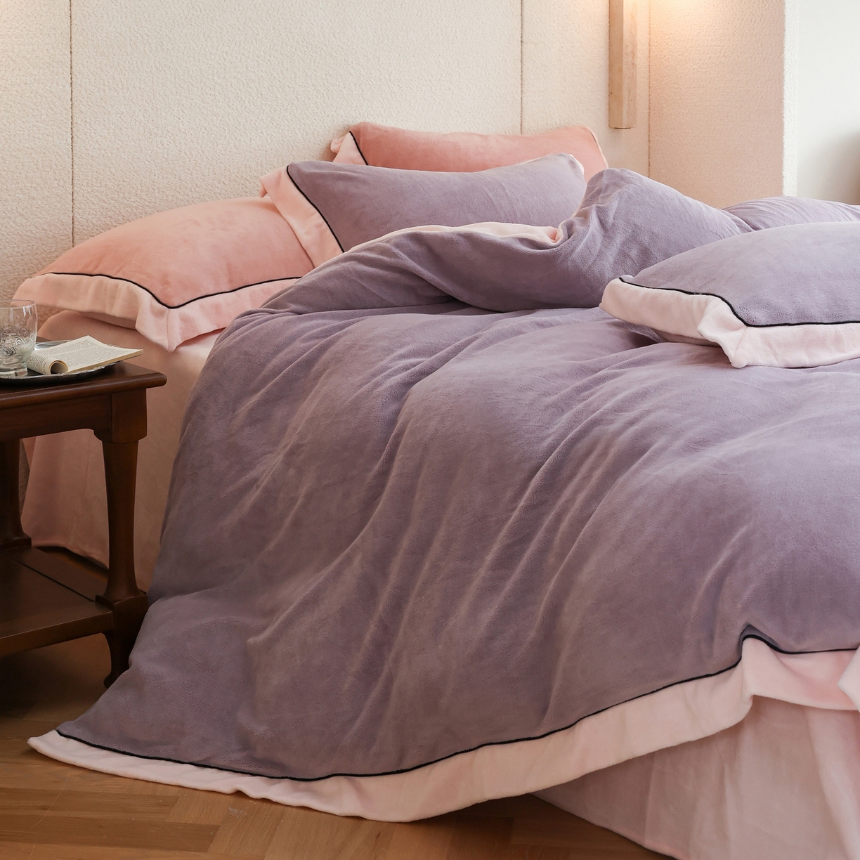 91家纺网 家纺一手货源 找家纺 万盛家纺 2025新款牛奶绒宽边黑麻绳四件套最新图 香芋紫-悠悠粉