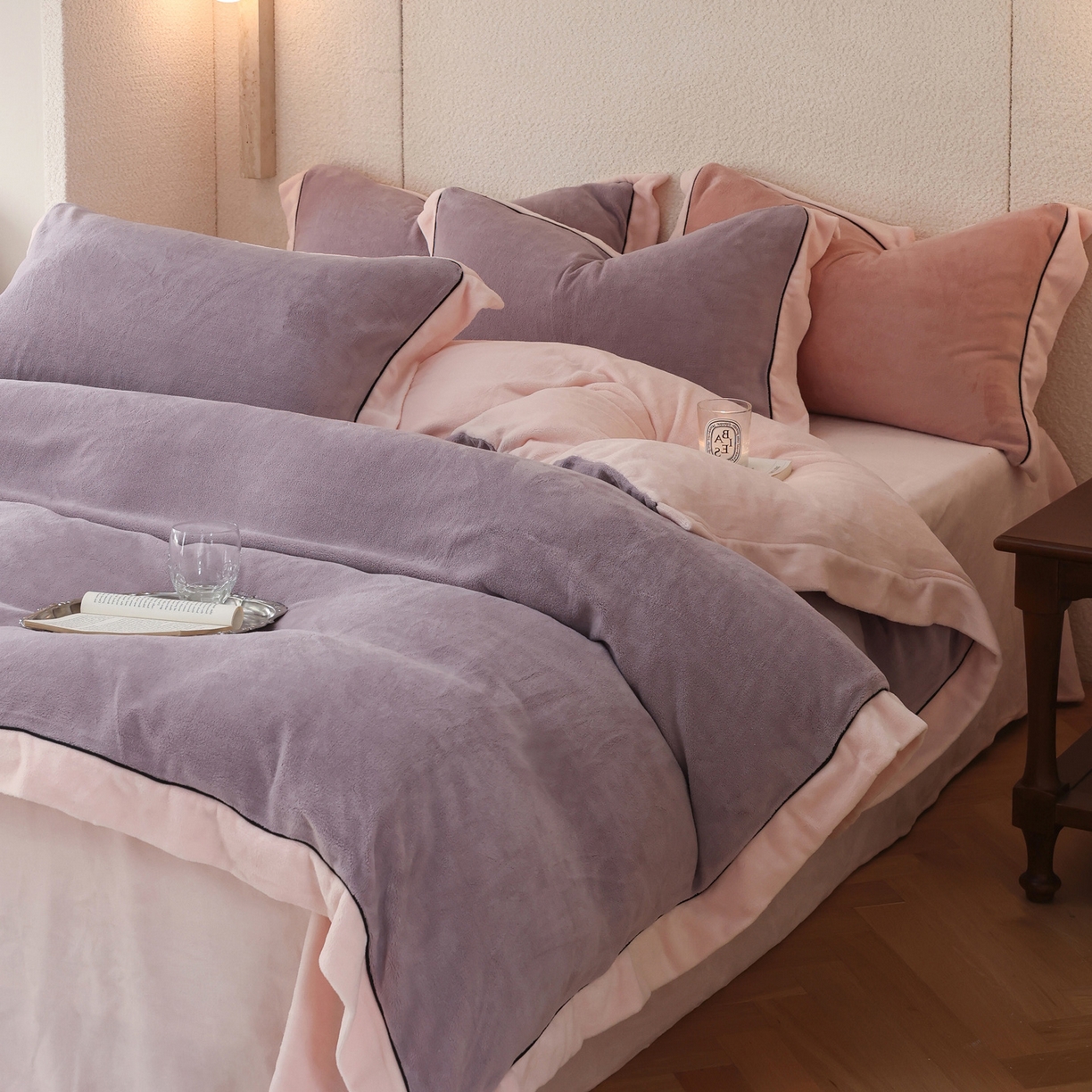 91家纺网 家纺一手货源 找家纺 万盛家纺 2025新款牛奶绒宽边黑麻绳四件套最新图 香芋紫-悠悠粉