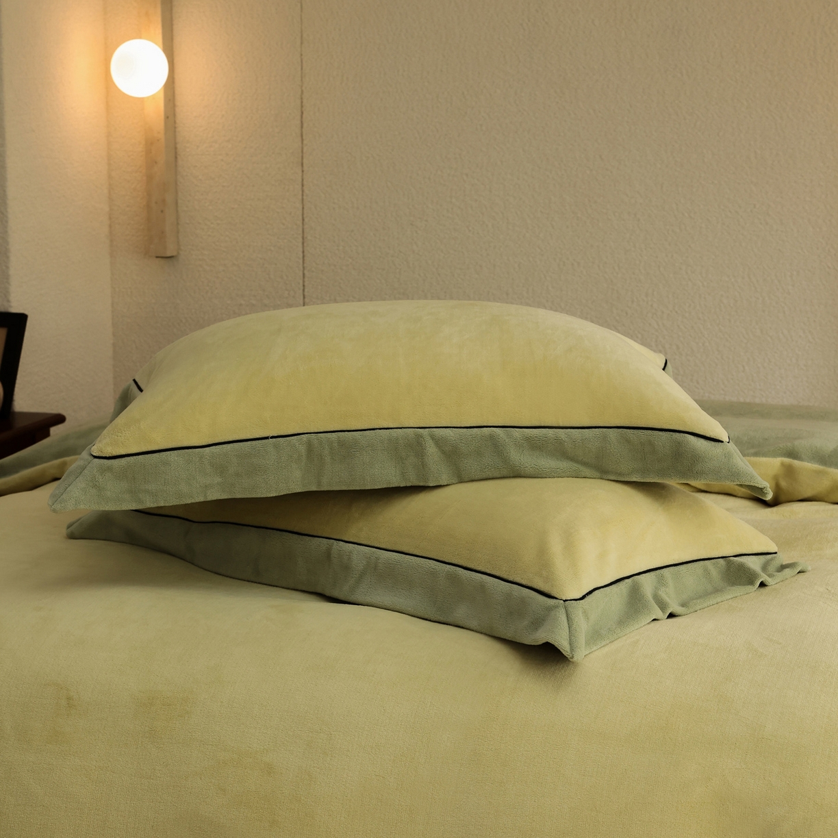 91家纺网 家纺一手货源 找家纺 万盛家纺 2025新款牛奶绒宽边黑麻绳四件套最新图 浅茶绿-抹茶绿