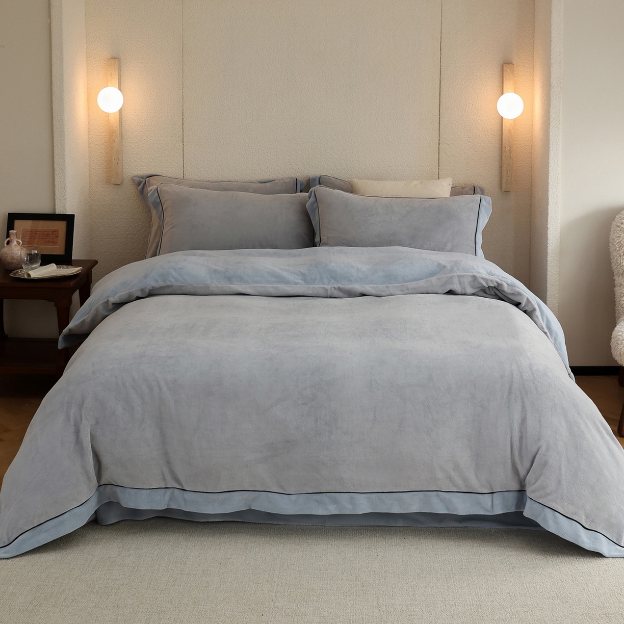 91家纺网 家纺一手货源 找家纺 万盛家纺 2025新款牛奶绒宽边黑麻绳四件套最新图 鸭蛋灰-水冰蓝