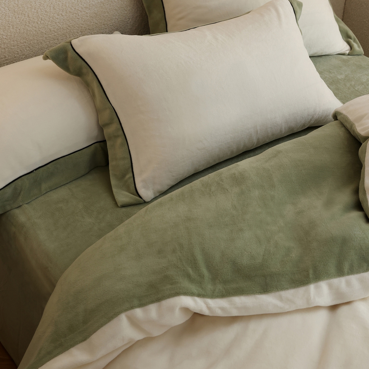 91家纺网 家纺一手货源 找家纺 万盛家纺 2025新款牛奶绒宽边黑麻绳四件套最新图 香草白-抹茶绿