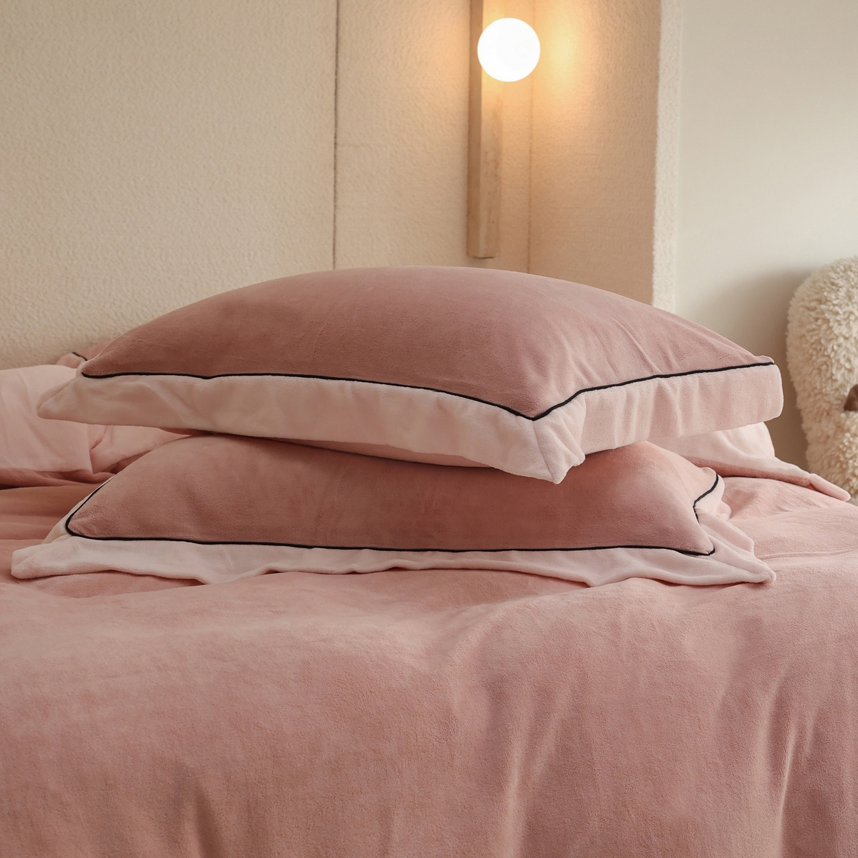 91家纺网 家纺一手货源 找家纺 万盛家纺 2025新款牛奶绒宽边黑麻绳四件套最新图 豆沙-悠悠粉