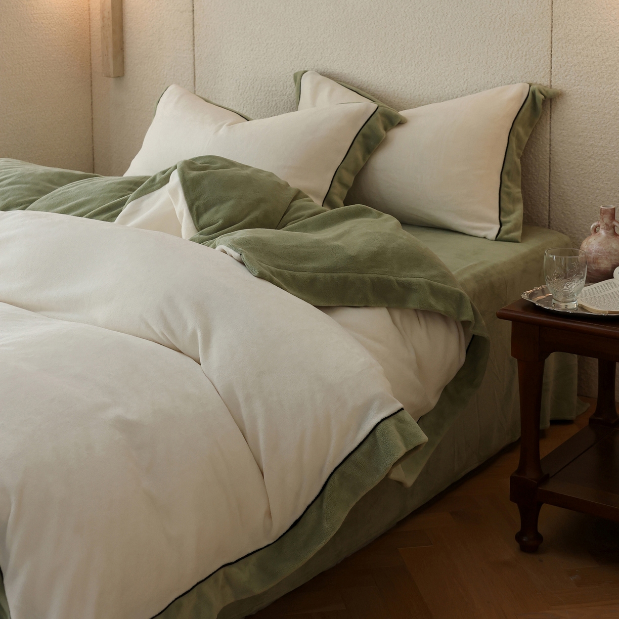 91家纺网 家纺一手货源 找家纺 万盛家纺 2025新款牛奶绒宽边黑麻绳四件套最新图 香草白-抹茶绿