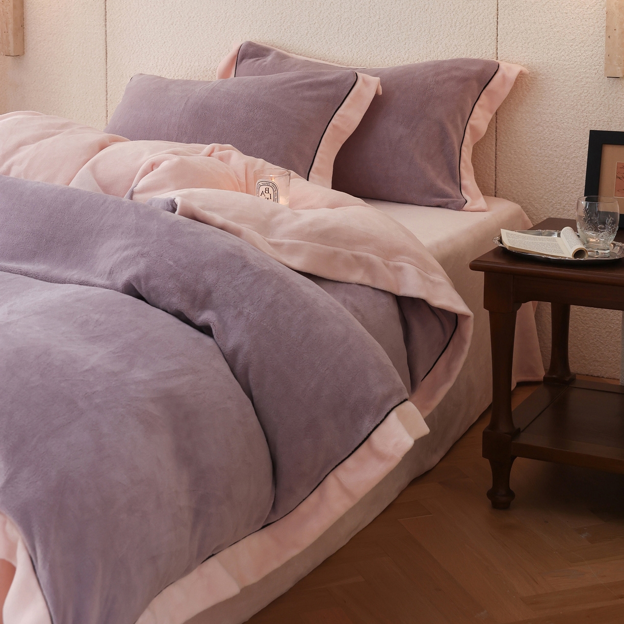 91家纺网 家纺一手货源 找家纺 万盛家纺 2025新款牛奶绒宽边黑麻绳四件套最新图 香芋紫-悠悠粉