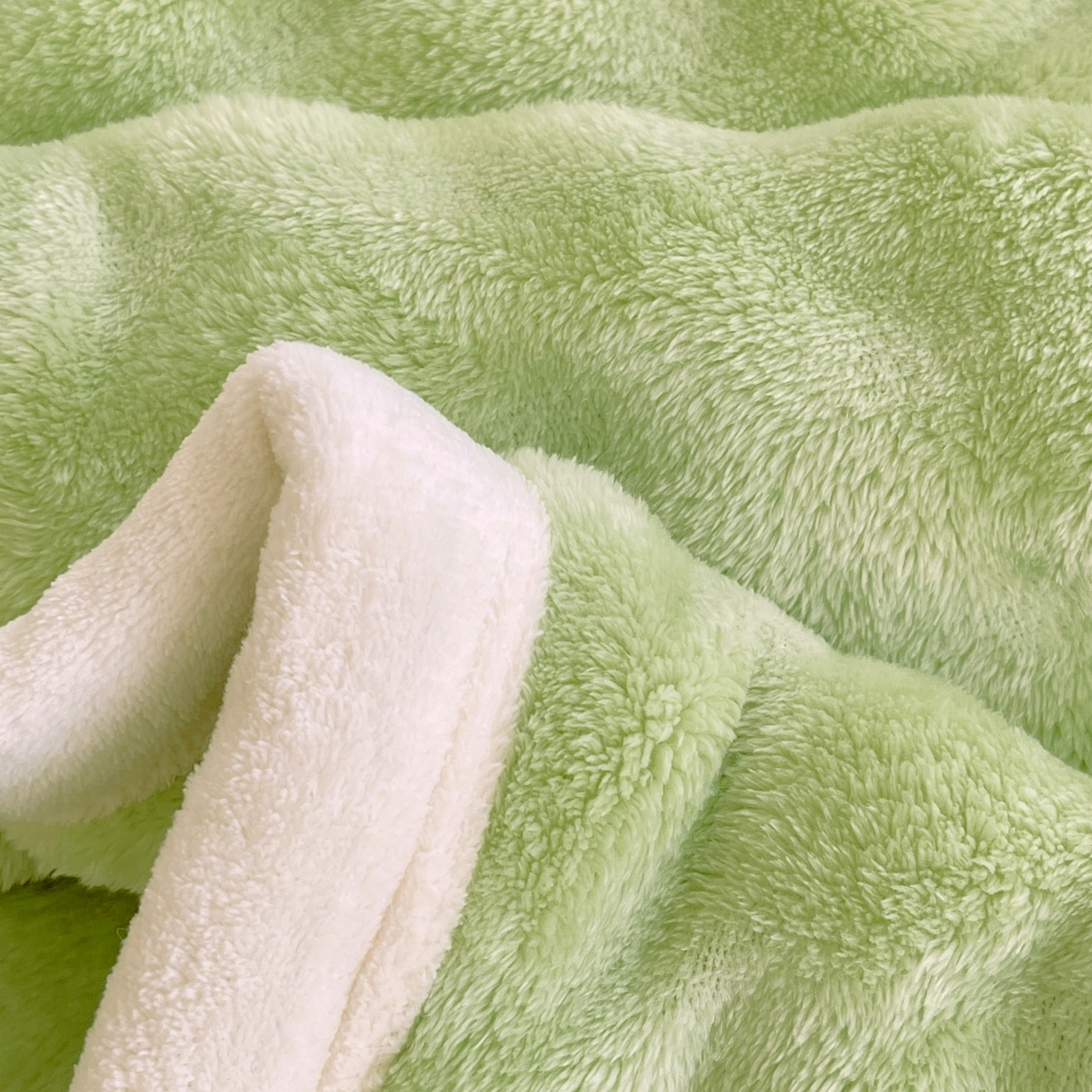 91家纺网 家纺一手货源 找家纺 雨彤家纺 2025新款泡泡牛奶绒单人枕巾 牛奶绒枕巾-抹茶绿 50*80cm（一对）