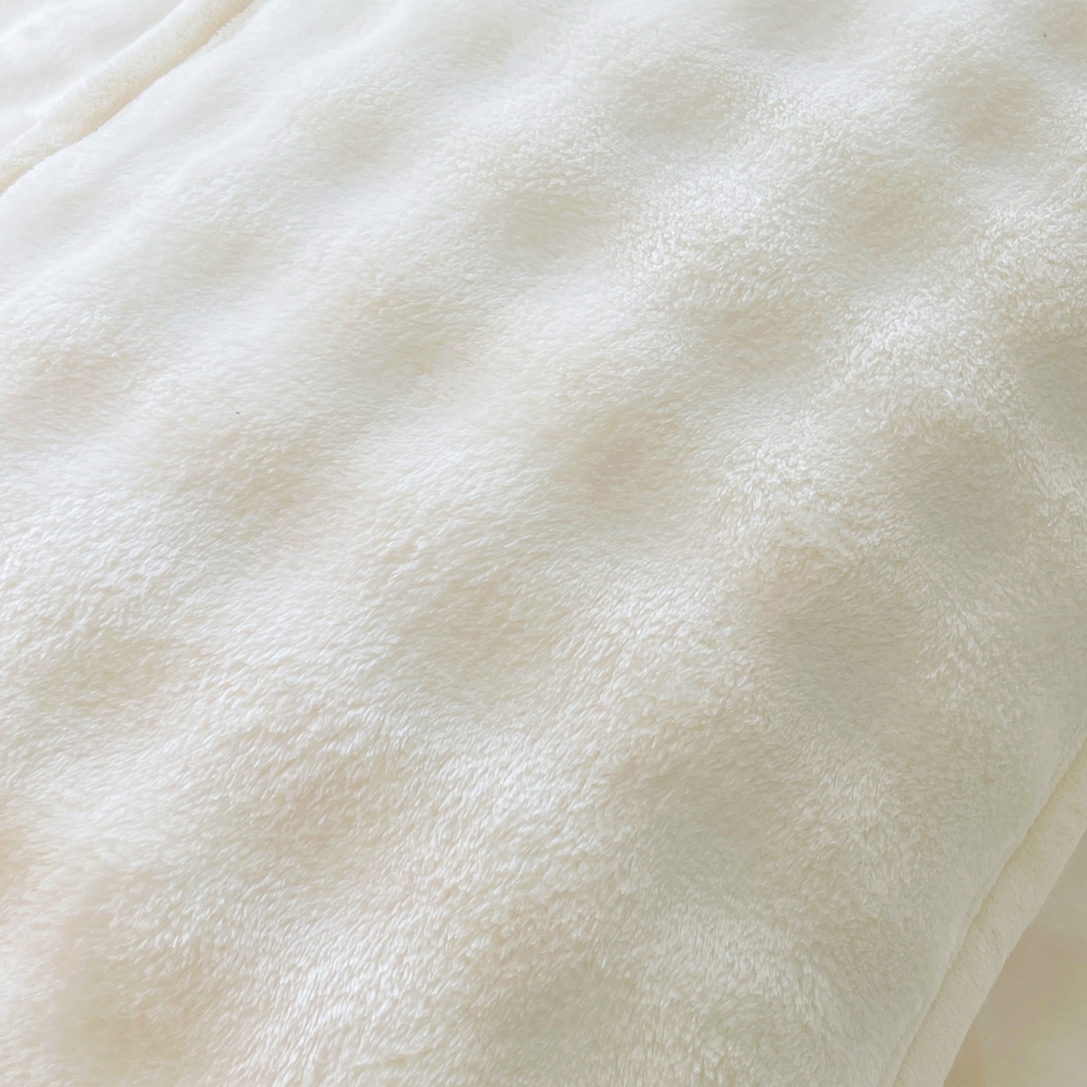 91家纺网 家纺一手货源 找家纺 雨彤家纺 2025新款泡泡牛奶绒单人枕巾 牛奶绒枕巾-奶油白 50*80cm（一对）