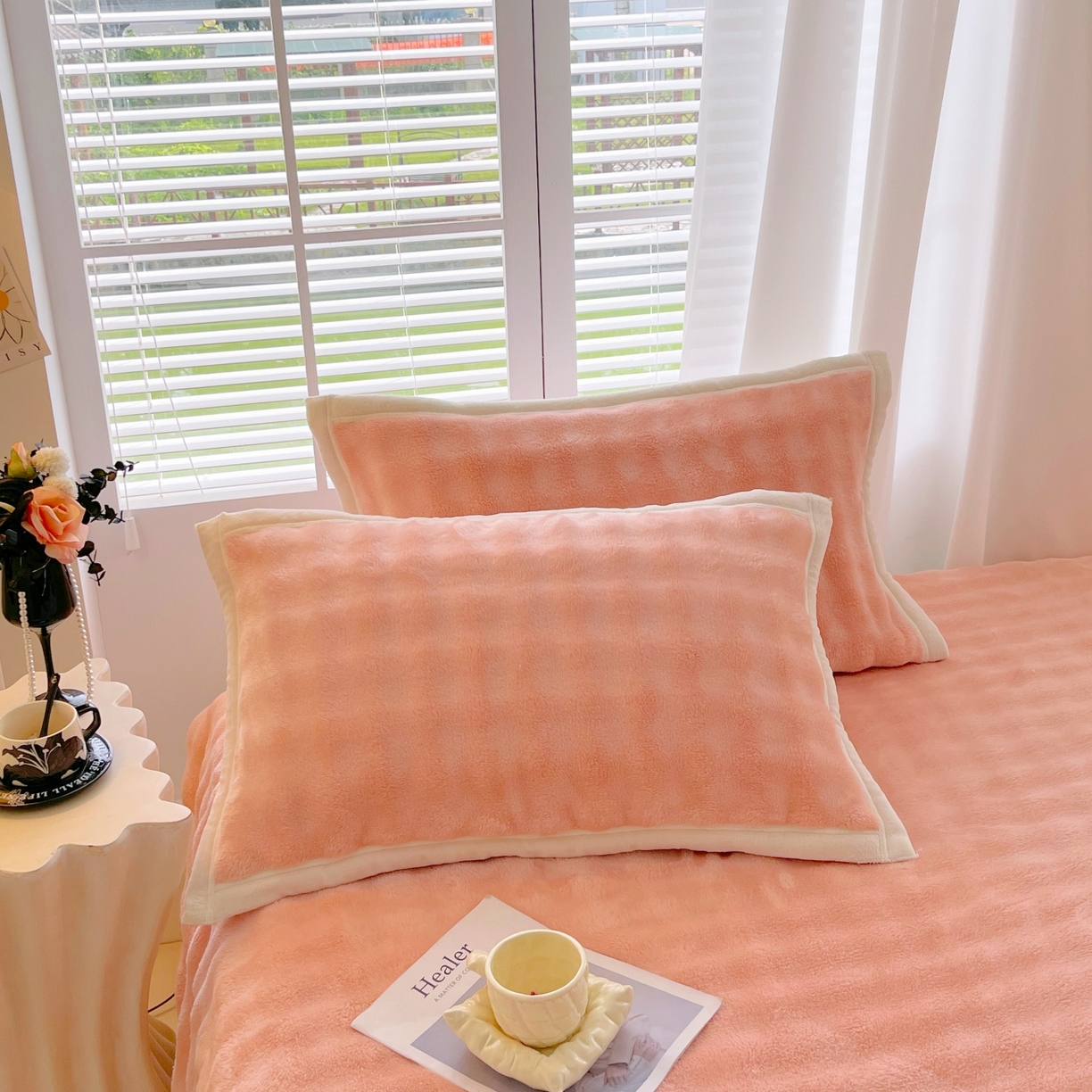 91家纺网 家纺一手货源 找家纺 雨彤家纺 2025新款泡泡牛奶绒单人枕巾 牛奶绒枕巾-樱花粉 50*80cm（一对）