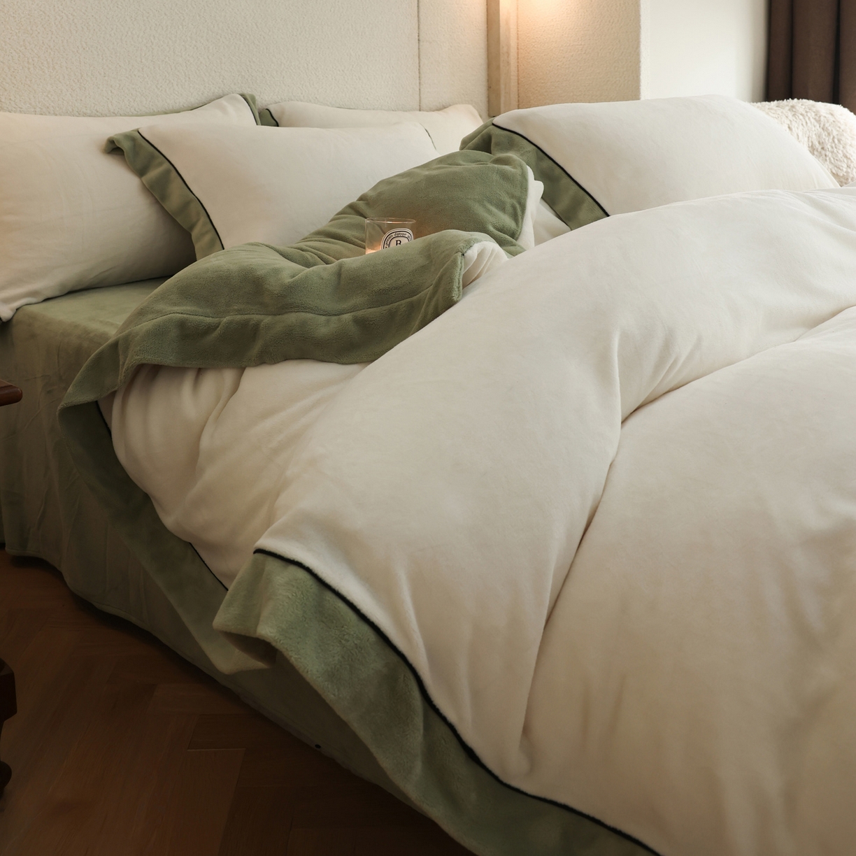 91家纺网 家纺一手货源 找家纺 万盛家纺 2025新款牛奶绒宽边黑麻绳四件套最新图 香草白-抹茶绿