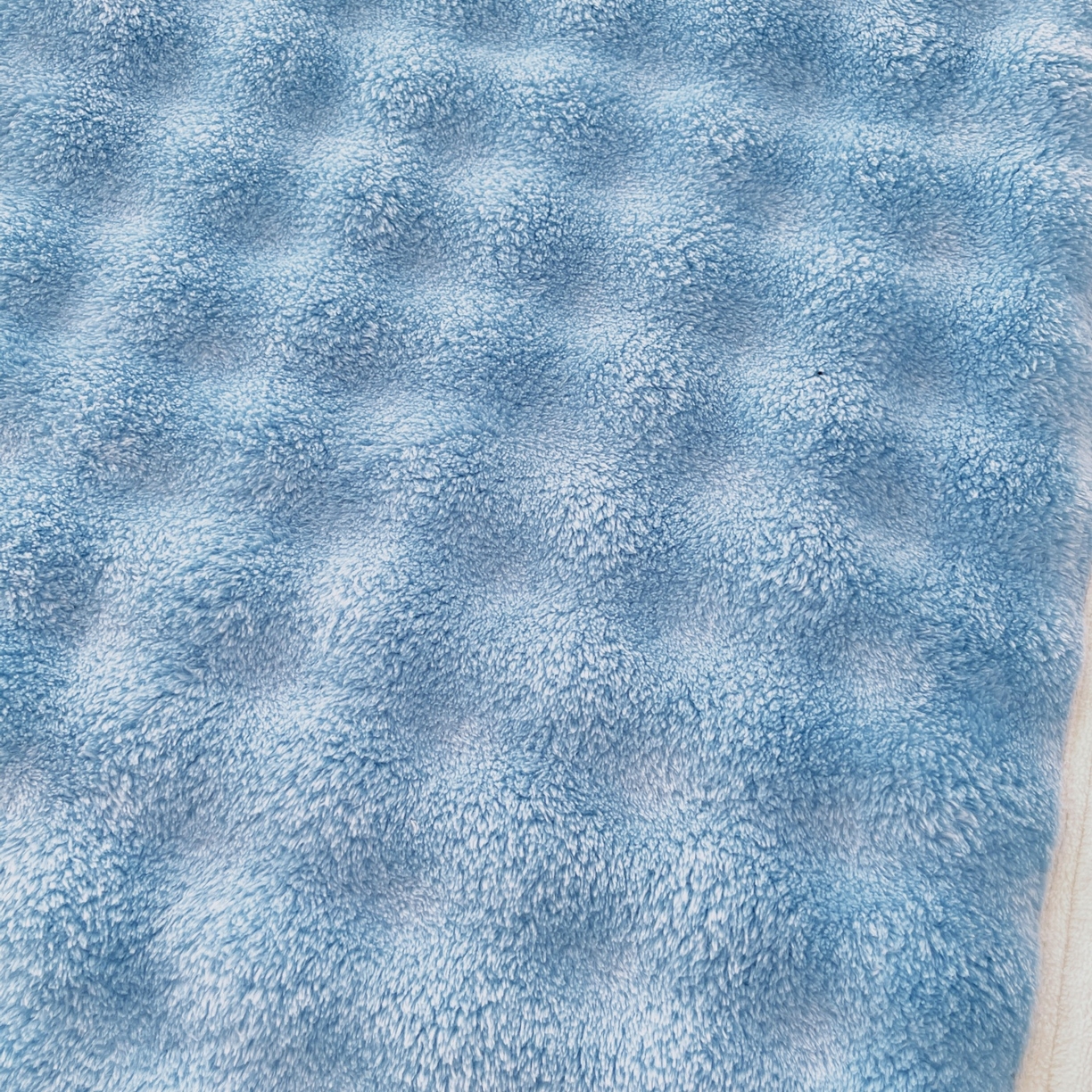 91家纺网 家纺一手货源 找家纺 雨彤家纺 2025新款泡泡牛奶绒单人枕巾 牛奶绒枕巾-天空蓝 50*155cm（适合1.5米枕头）