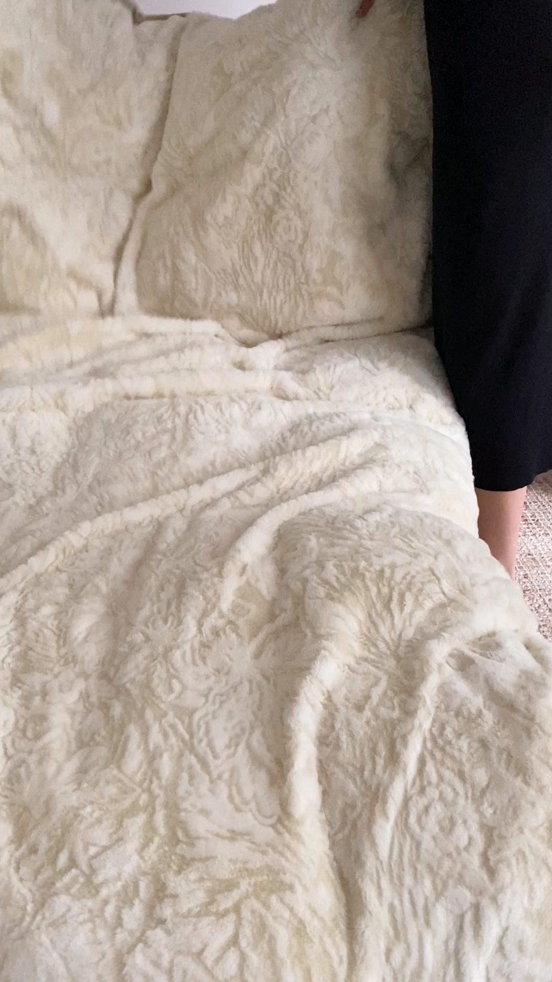 91家纺网 家纺一手货源 找家纺 玉宇阁家居 2025新款亲肤舒适兔毛雕花绒提花雕花牛奶绒四件套-浮雕的纹理 控价：228/305/315/315/315/335（券后控价） 浮雕的纹理-橡木苔绿