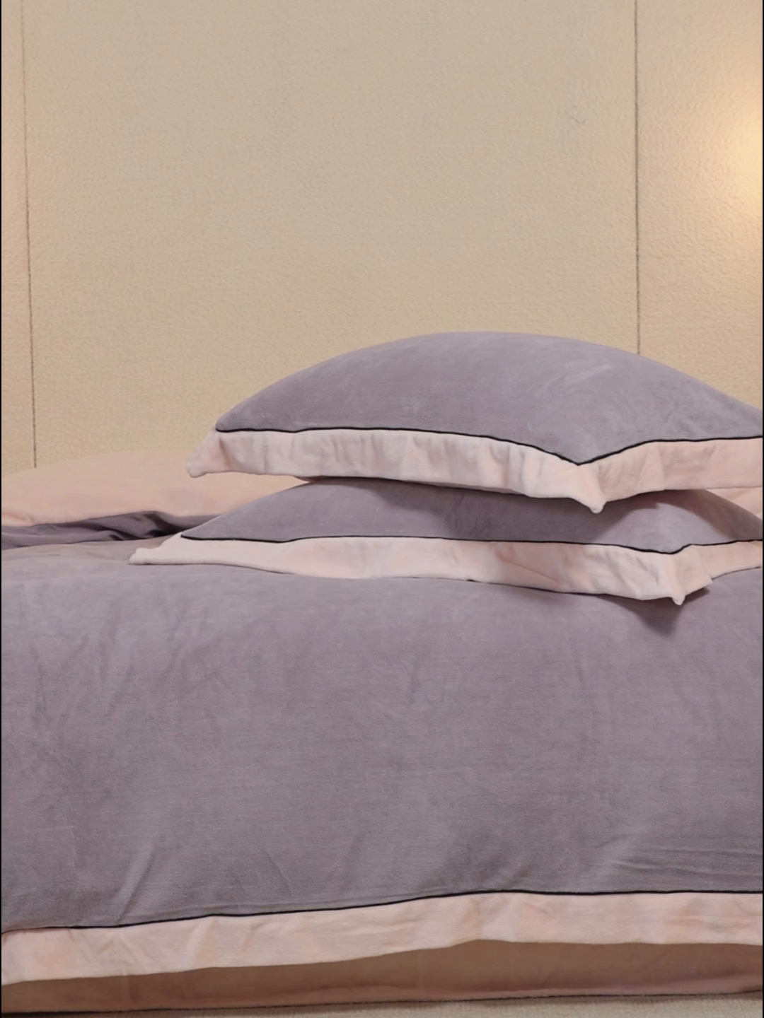 91家纺网 家纺一手货源 找家纺 万盛家纺 2025新款牛奶绒宽边黑麻绳四件套最新图 香芋紫-悠悠粉