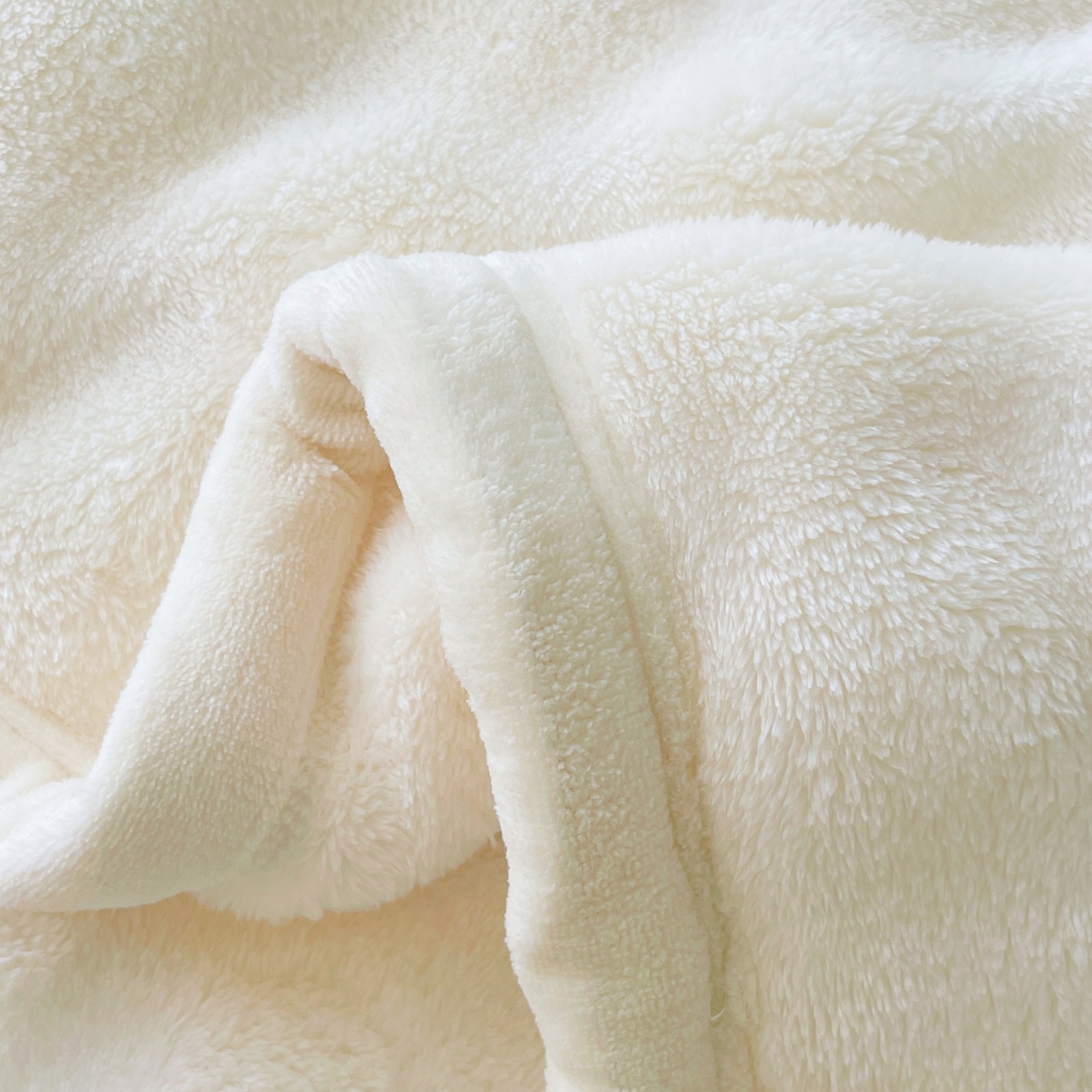 91家纺网 家纺一手货源 找家纺 雨彤家纺 2025新款泡泡牛奶绒单人枕巾 牛奶绒枕巾-奶油白 50*185cm（适合1.8米枕头）